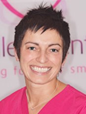 Dr Sveta Bakshi - Associate Dentist at Lindley Dental Centre