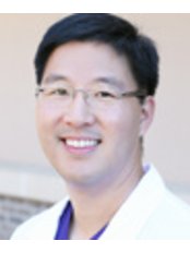 Dr Robert Lee - Doctor at First Choice Dental Group - Campus