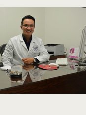 Dr. Luis Fernando González - Carrera 19A #82 - 85 Consultorio 415, Bogotá, Distrito Especial, 110221, 