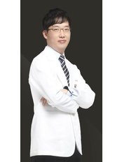 Dr Junggeun Kim - Dermatologist at Renewme Skin Clinic Dongdaemun