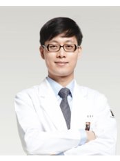 Dr Yunseok Yang - Dermatologist at Renewme Skin Clinic Seocho