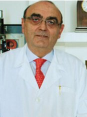 Dr Salvio Serrano Ortega -  at Serrano Clinica Dermatologica