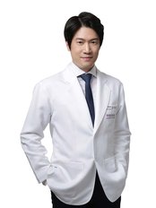 Dr Tark Woo Hyun - Surgeon at Evie Clinic & Spa