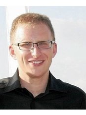 Dr Simon Gordon -  at Herzliya Doctor