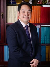 Dr Mun Wai Lee - Practice Director at Lee Eye Centre
