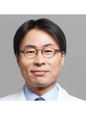 Dr Jae Woo Jang - Surgeon at Kim's Eye Hospital
