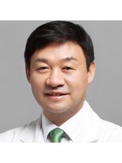 Dr Yongho Sohn - Surgeon at Kim's Eye Hospital