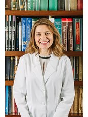 Dr Laura De la Fuente - Doctor at Clinica Tambre