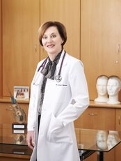 Dr Jennifer Martinick - Principal Surgeon at Martinick Hair Restoration Clinic - Sydney
