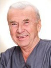 Dr Jörg Hugeneck -  at Moser Medical