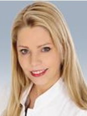 Dr Julia Hartl - Surgeon at Ko Hair Clinic