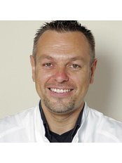 Dr Ulf Kienecker - Surgeon at Ko Hair Clinic