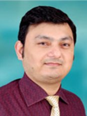 Dr Vivek Kumar Saxena - Doctor at Diva Clinic Hair Transplant and Cosmetic Surgery Centre - Chauk