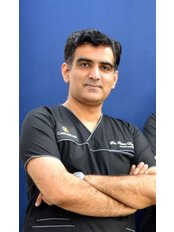 Dr Umer Nazir - Surgeon at Cosmeticure