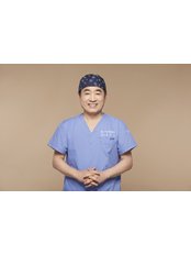 Dr  Youngho Park - Surgeon at Dream Hairline Surgery