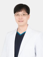 Dr Gyeong-seok Ji - Doctor at Maxwell Hair Clinic