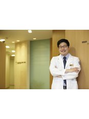 Dr Park Jin Mo - Dermatologist at Yonsei Mobelle Dermatologic & Hair Transplantation