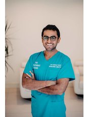 Dr Roshan Vara - Surgeon at The Treatment Rooms Putney