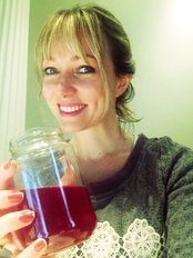Laura + The Machine - Laura on a juice detox