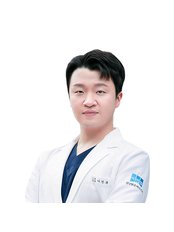 Dr Gun-hoo Na - Ophthalmologist at B&VIIT Eye Center