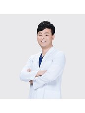 Dr Wook-kyum Kim - Ophthalmologist at B&VIIT Eye Center
