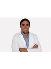 Dr Luis Villalva - Ophthalmologist at VistaLaser Granada