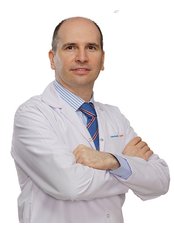 Dr Fırat Helvacıoğlu - Surgeon at Veni Vidi Eye - Caddebostan