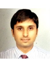 Vikram Arun Mhaskar - Surgeon at Knee & Shoulder Clinic