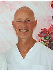 Mr Alexander Lammers van Toorenburg - Practice Director at Centro Vitalidad Back Pain Clinic