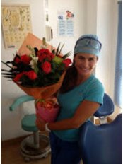 Dra.Vanessa Narvaez -Clinica y Laboratorio Dental Narvaez - Dental Clinic in Spain