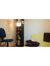 Sussex Acupuncture - Acupuncture in Crawley - Cosy and comfortable clinic room