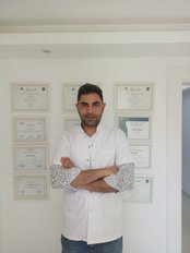 Dr. Burak Şimşek - Zahnarztpraxis in der Türkei