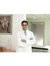 Dr. Gustavo Suárez Páez - Plastic Surgery Clinic in Spain