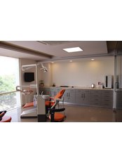 Dr.Motiwala Dental Clinic and Implant Center - Dental Implant Operatory